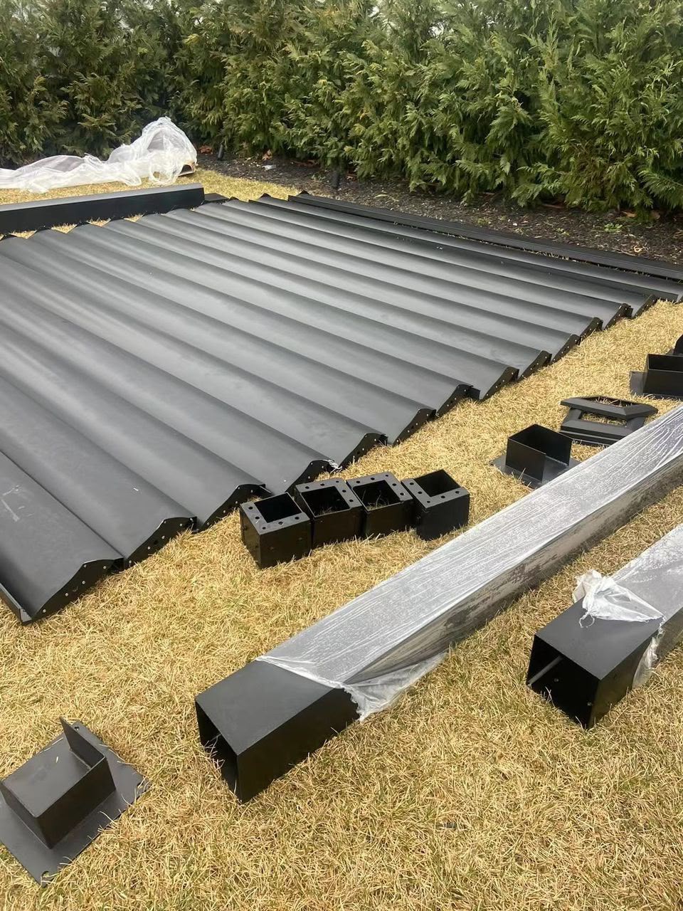 Componentes de aluminio de pérgola Solaz listos para montaje